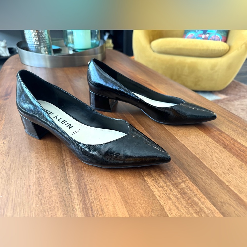 Anne Klein Norwood iflex Black Pointed Toe Heels - Picture 2 of 11